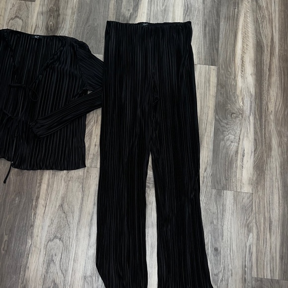 Rowan Pleated Pull On Pants & Bethany top Black - Picture 9 of 10